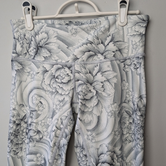 Lululemon Wunder Under Low-Rise Tight Legging Floral Pattern Size 6 - Picture 7 of 14